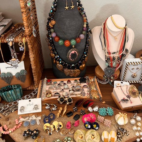 Unlisted Jewelry Item - Picture 3 of 5